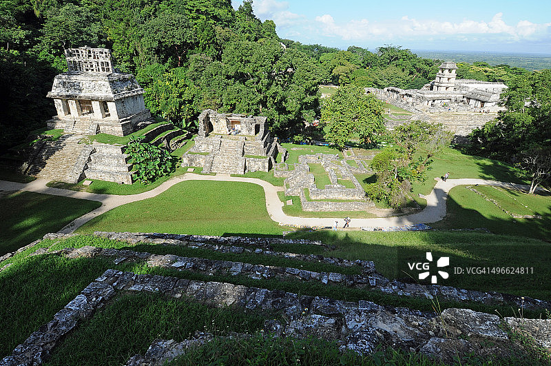 丛林中的帕伦克古代玛雅遗址图片素材