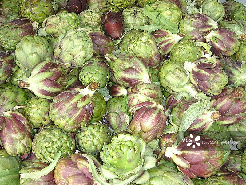 好莱坞农贸市场的紫色小洋蓟图片素材