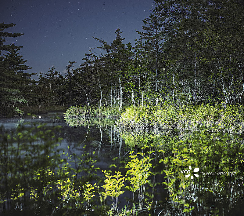 静水上的光线图片素材