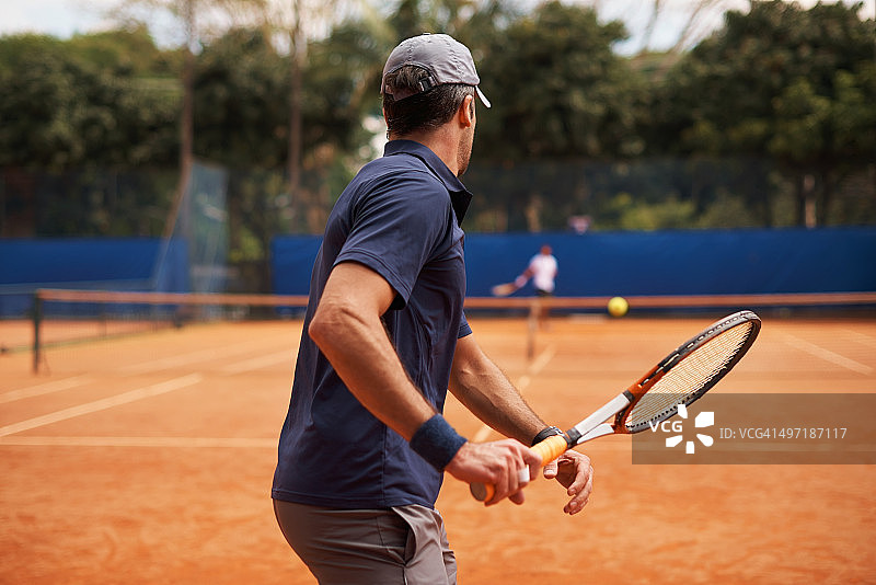 面对伟大的网球对手图片素材