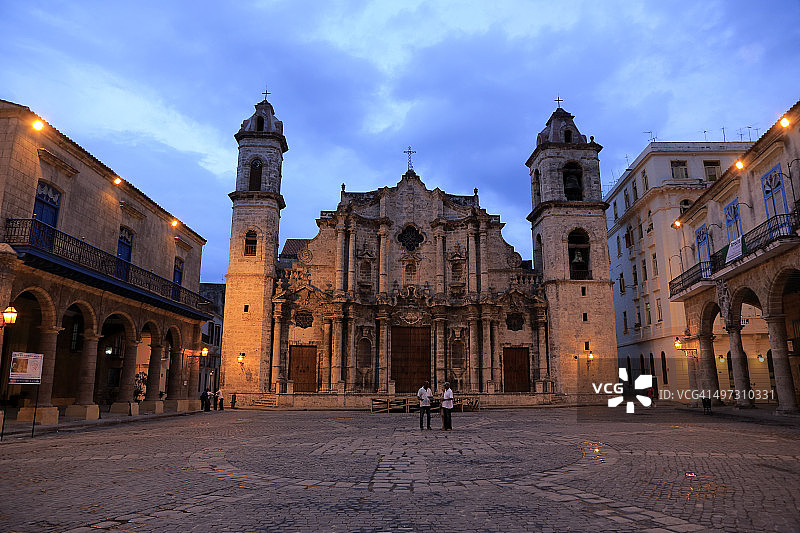 哈瓦那大教堂暮光景色图片素材