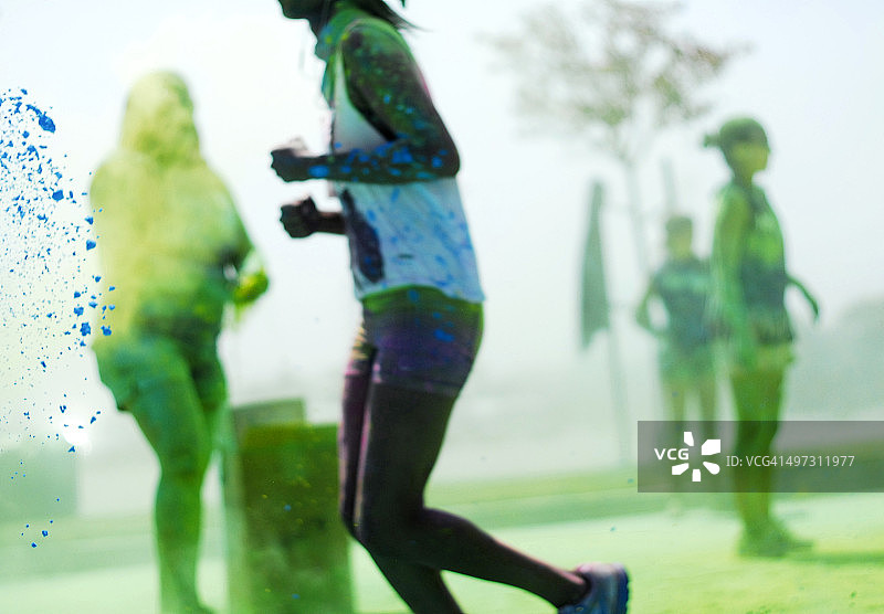 彩色赛跑参赛者的腿图片素材