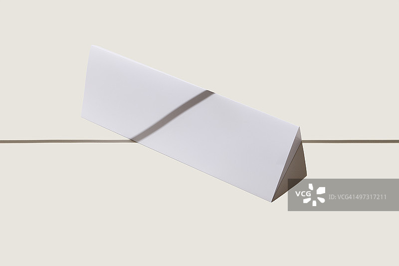折叠纸张相交阴影图片素材