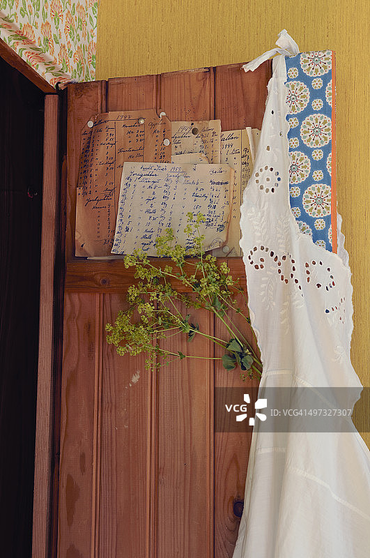 通往壁橱的门图片素材