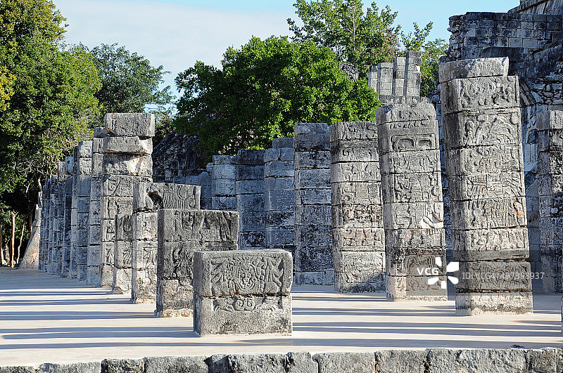雕刻的石头玛雅武士柱，奇琴伊察图片素材