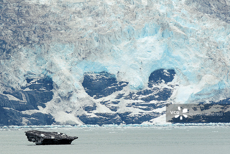 哈里曼峡湾的巴里冰川和冰山图片素材