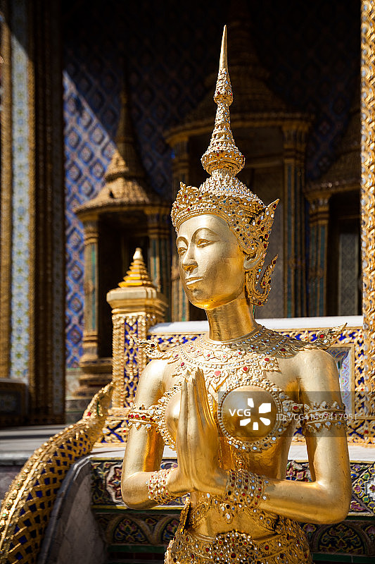 金色紧那罗雕像图片素材