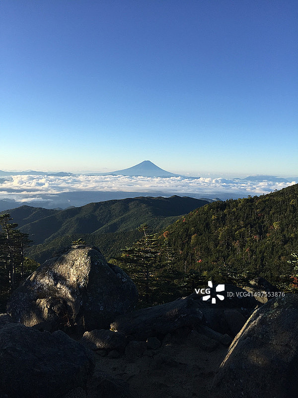 云海之上的富士山图片素材