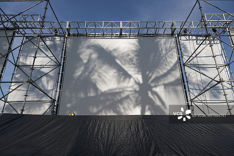 夏威夷电影屏幕上的棕榈树影图片素材