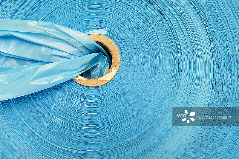 蓝色高密度聚乙烯卷图片素材