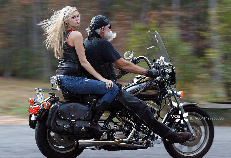 骑自行车的人图片素材