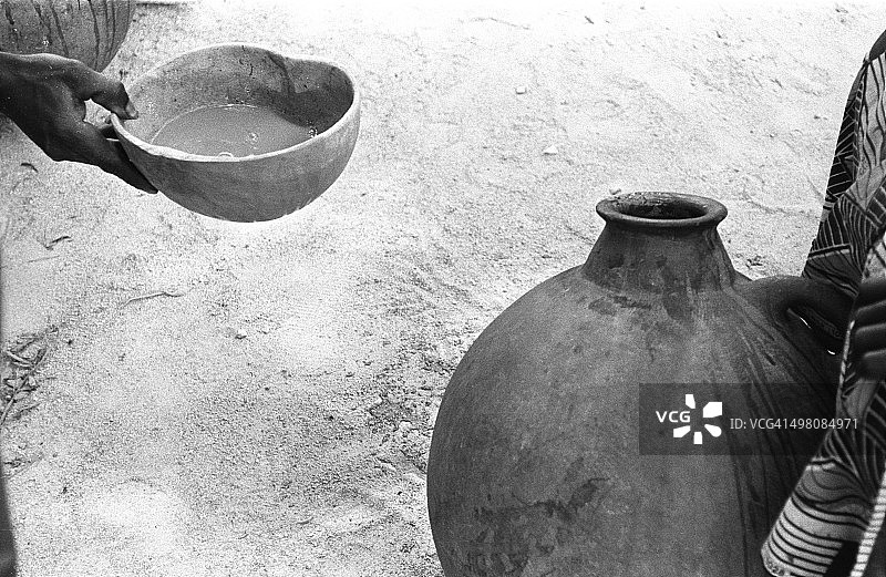 在非洲售卖自制酒图片素材