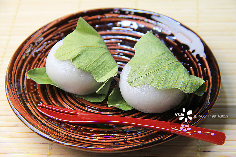 柏饼（用橡树叶包裹的年糕）图片素材