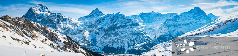 瑞士阿尔卑斯山冬季雪景全景图片素材