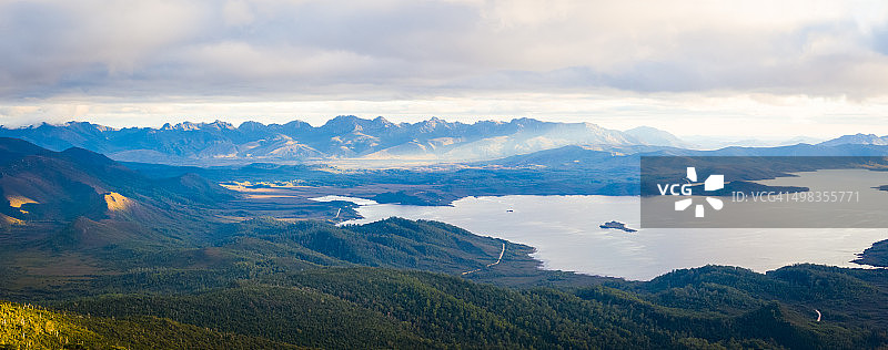 佩德湖与西部亚瑟山脉图片素材