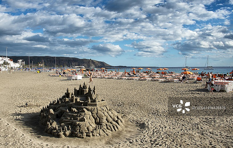 西班牙特内里费岛洛斯克里斯蒂亚诺斯镇海滩图片素材