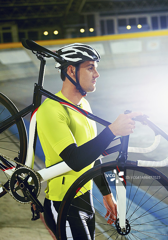 在健身计划中加入举重的好方法图片素材