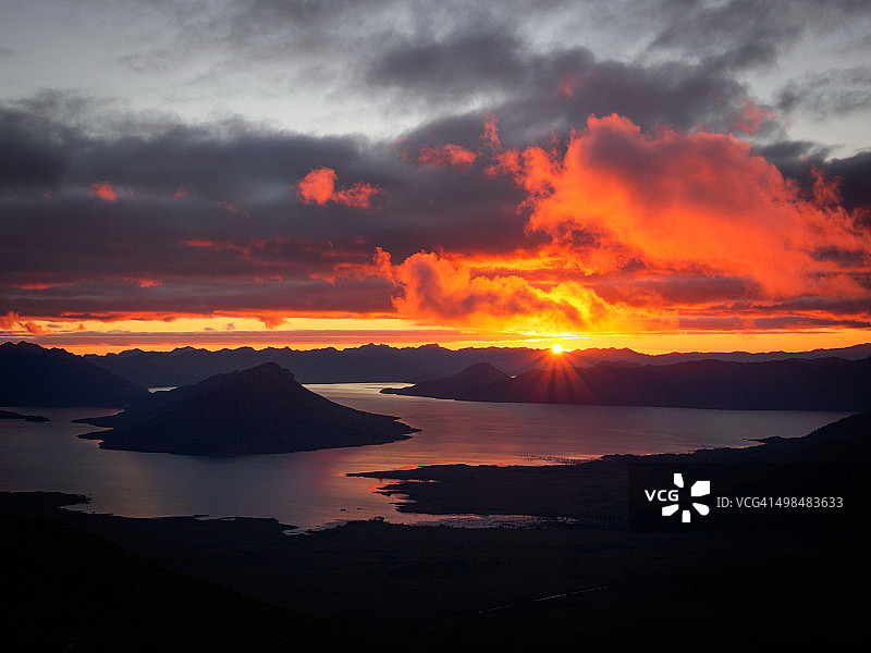 佩德湖日落图片素材