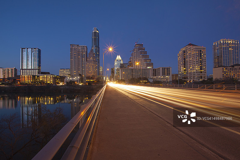 日落下的奥斯汀市中心摩天大楼（美国得克萨斯州）图片素材