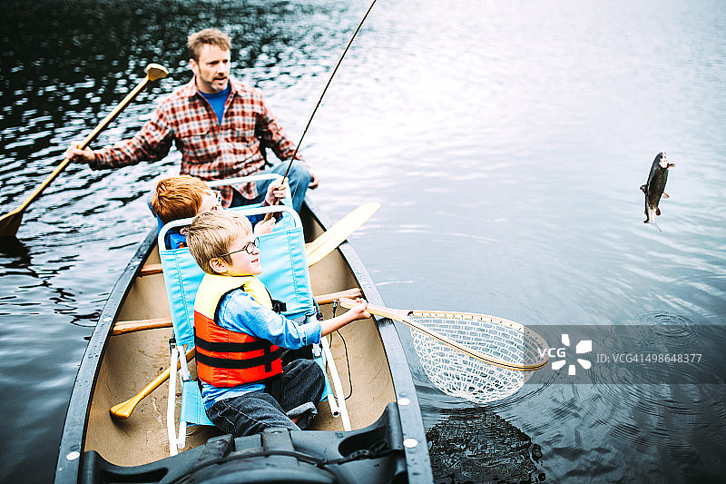 家庭钓鱼之旅图片素材