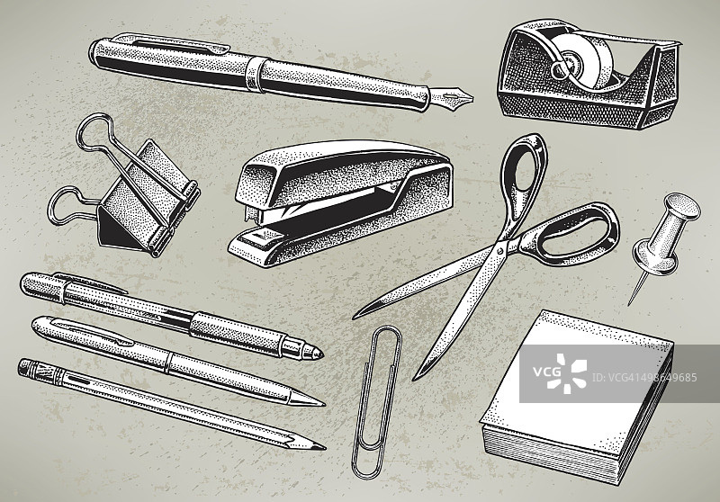 办公用品：订书机、回形针、笔图片素材