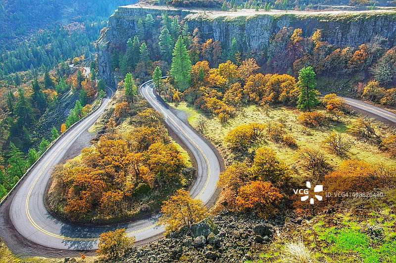 罗威纳山脊发夹弯图片素材