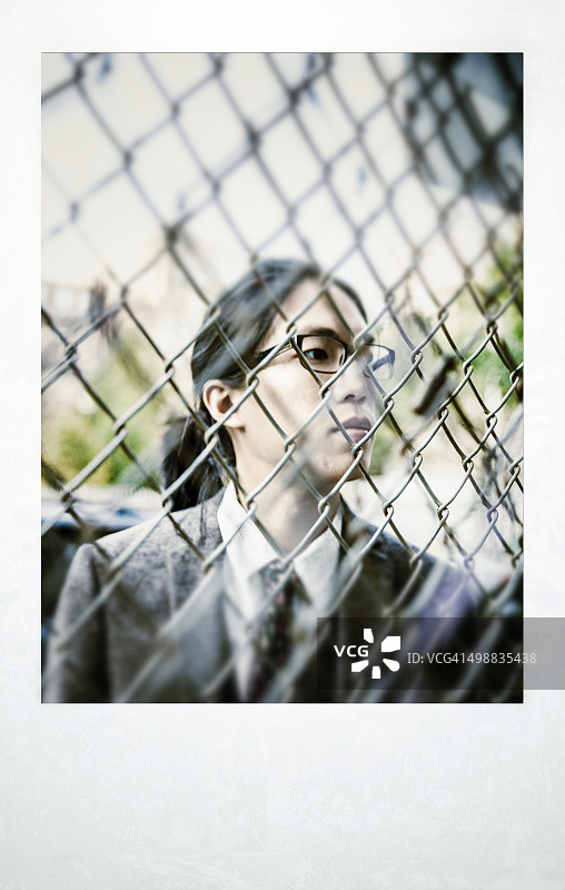 在纽约Soho使用手机的雅皮士商人图片素材