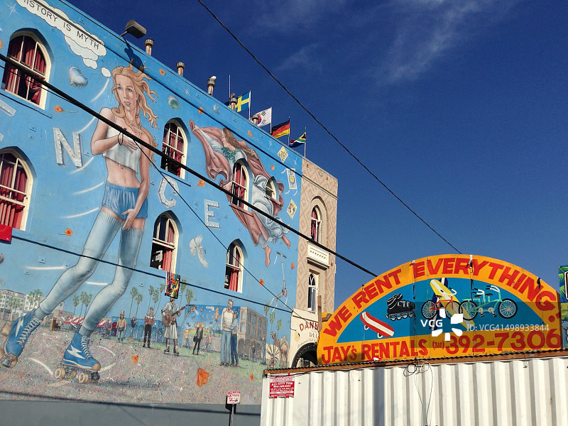 威尼斯海滩受波提切利《维纳斯的诞生》启发的壁画图片素材