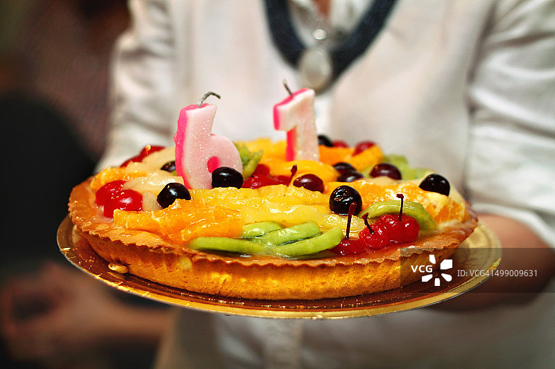 带蜡烛的水果馅饼图片素材