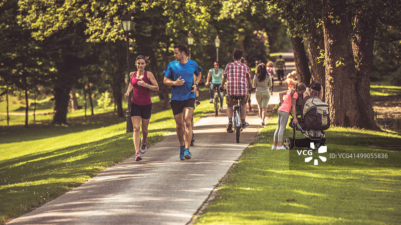 公园里的人们图片素材