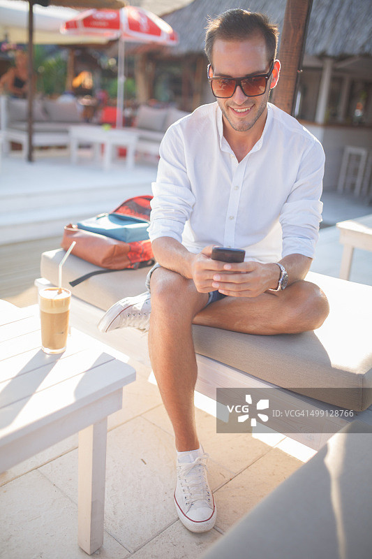 看智能手机图片素材