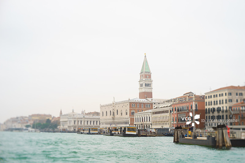 带有圣马可钟楼的威尼斯移轴全景图图片素材