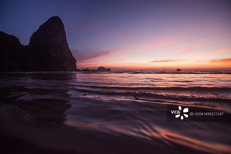 泰国甲米府日落时的西瑞莱海滩图片素材