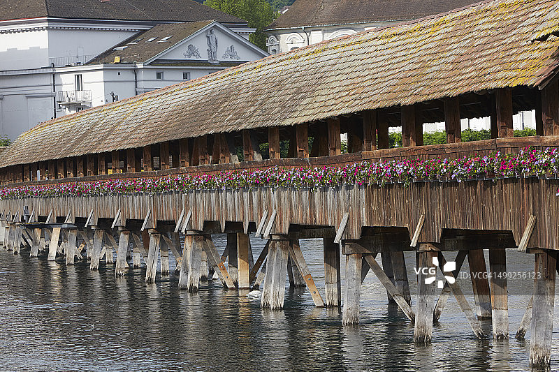 罗伊斯河上的教堂桥图片素材