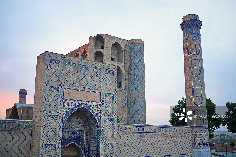 比比·哈努姆清真寺夜景图片素材