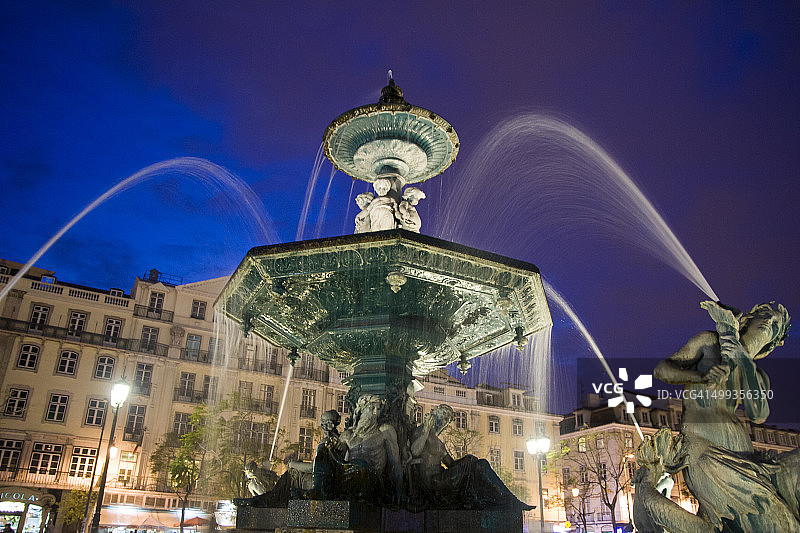 里斯本佩德罗四世广场发光喷泉图片素材