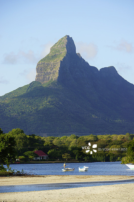 毛里求斯塔马兰湾和兰帕特山图片素材