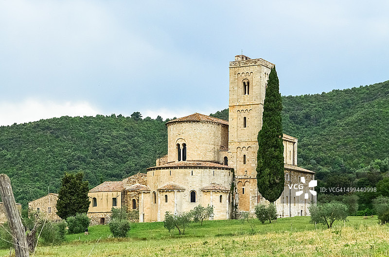 意大利托斯卡纳圣安蒂莫罗马式中世纪修道院图片素材