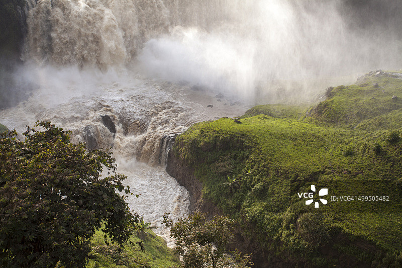 青尼罗河瀑布图片素材