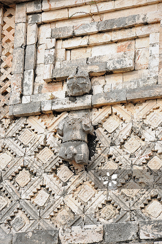 乌斯马尔的古代玛雅雕刻建筑图片素材