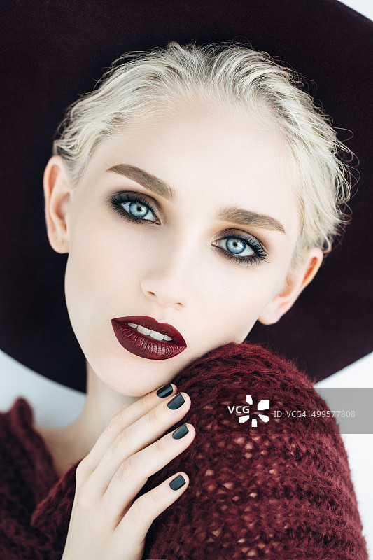 戴帽子的漂亮女孩图片素材