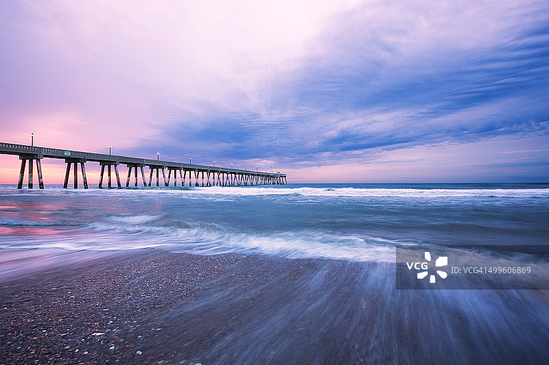日出钓鱼码头图片素材