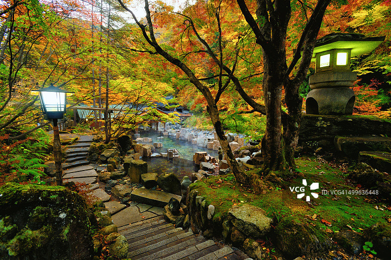 通往日本宝川温泉阁的步道图片素材