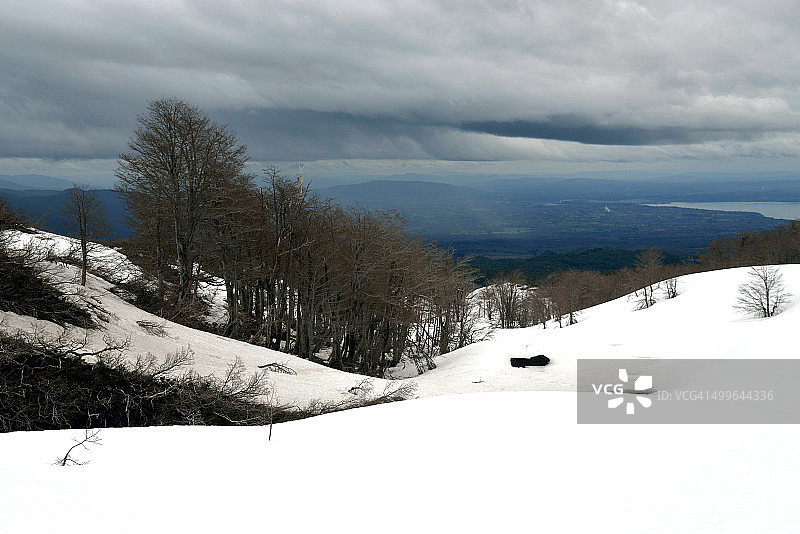 比亚里卡火山表面图片素材