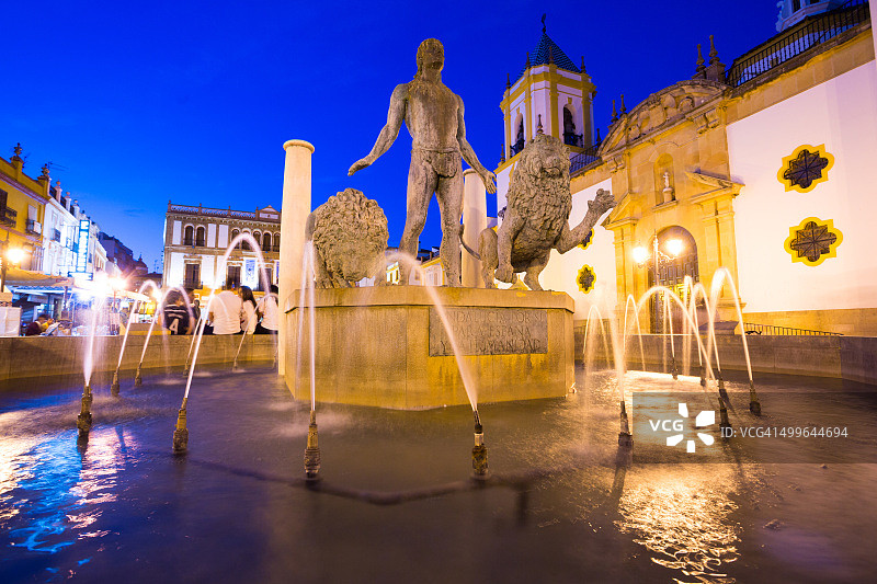 西班牙龙达救济广场黄昏景色图片素材