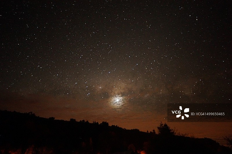 多云之夜与金星图片素材