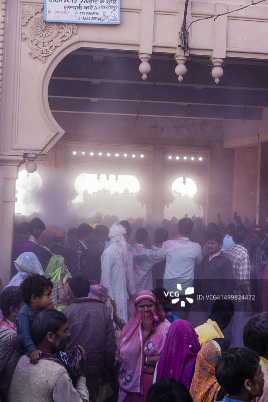 印度马图拉巴尔萨纳神庙胡里节图片素材