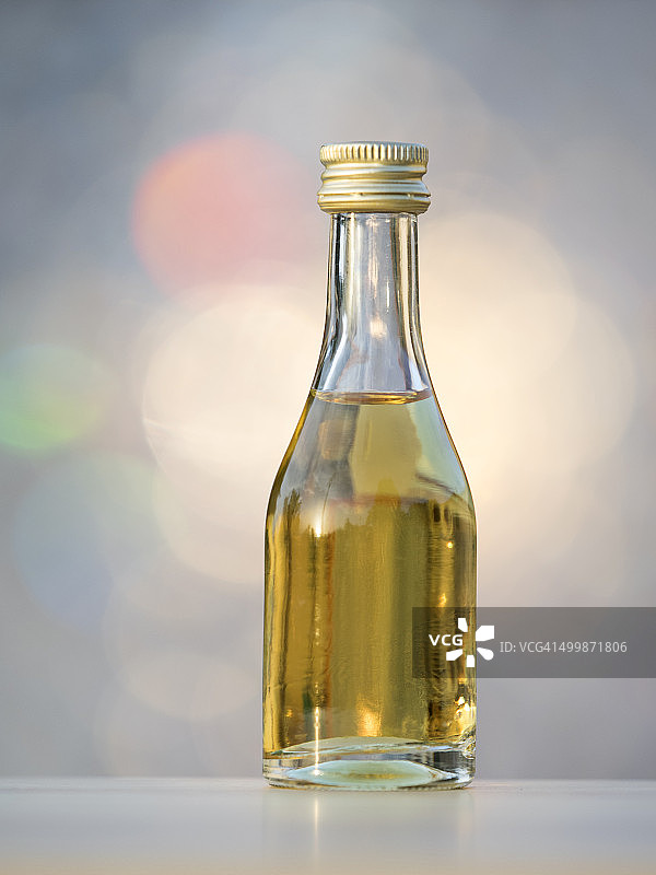 柠檬利口酒瓶图片素材