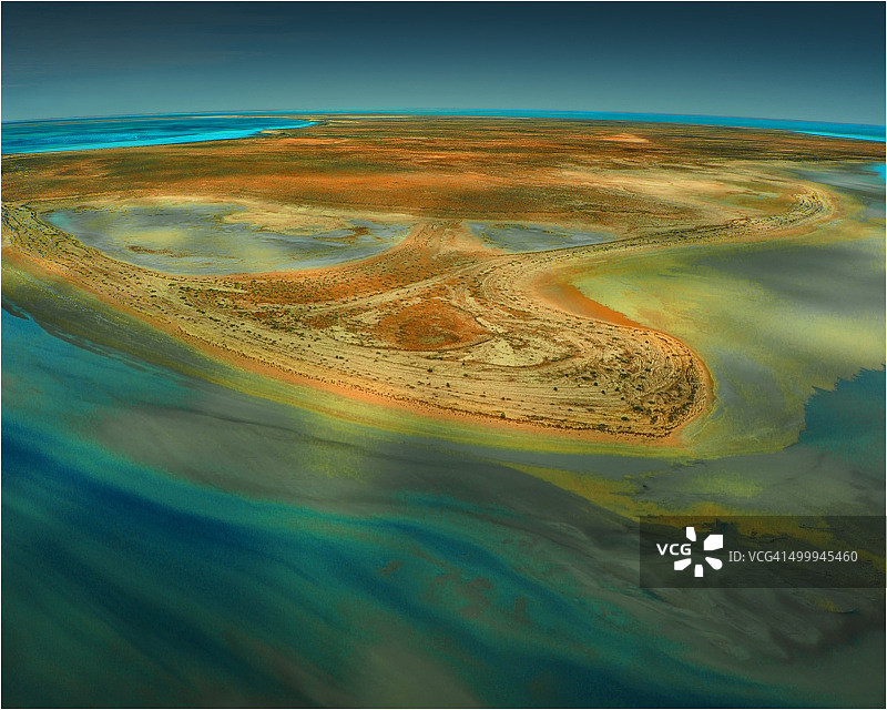 澳大利亚内陆艾尔湖周围的洪水鸟瞰图图片素材