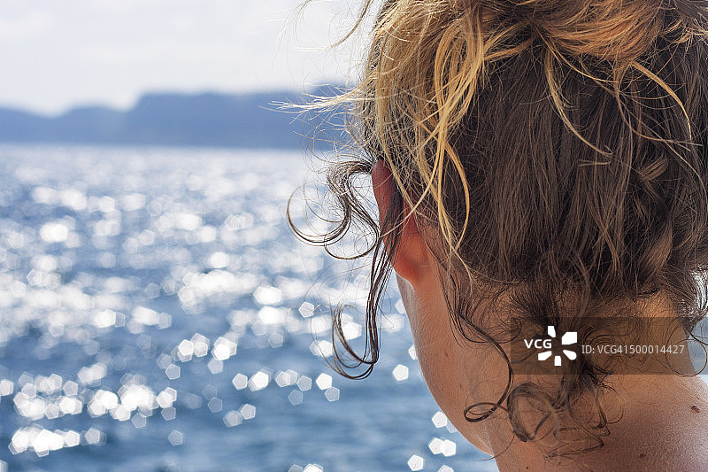 女孩和大海图片素材